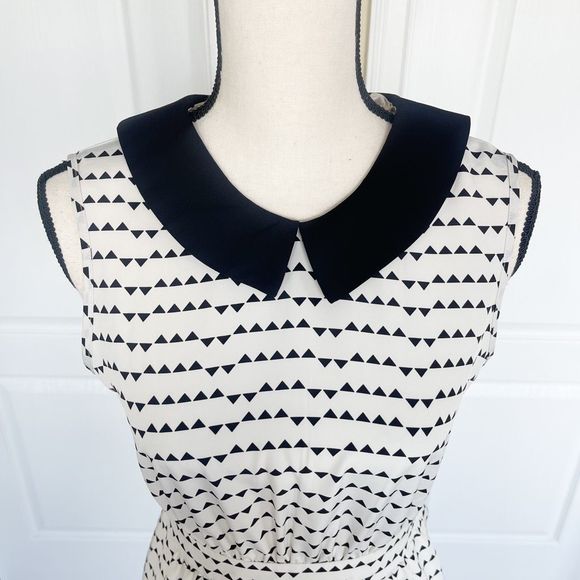 One Clothing Size‎ 0 Black White Contrast Triangular Collared Sleeveless Dress - Picture 3 of 12